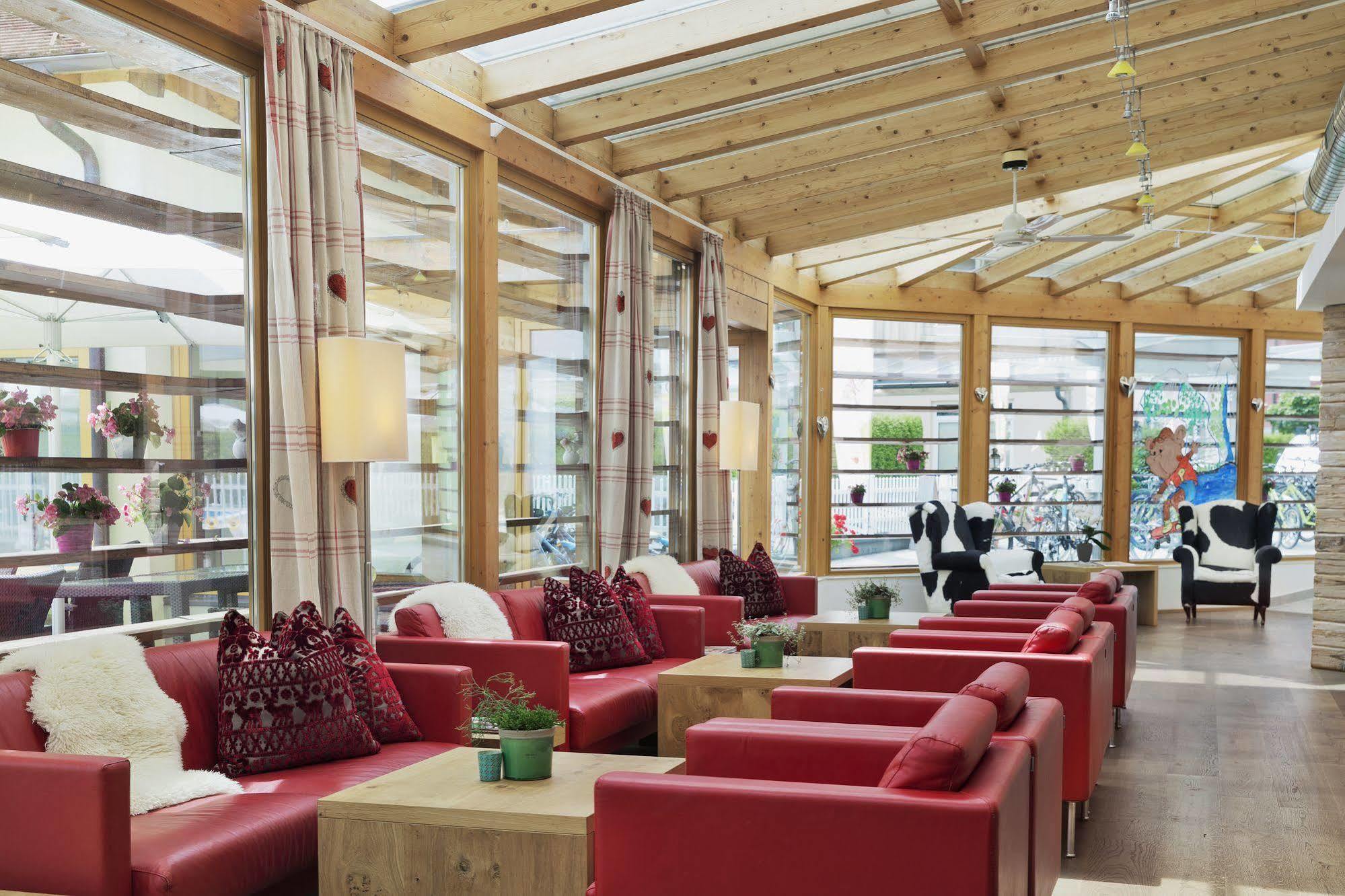 Pop-up Living Zell Am Hotel 4*