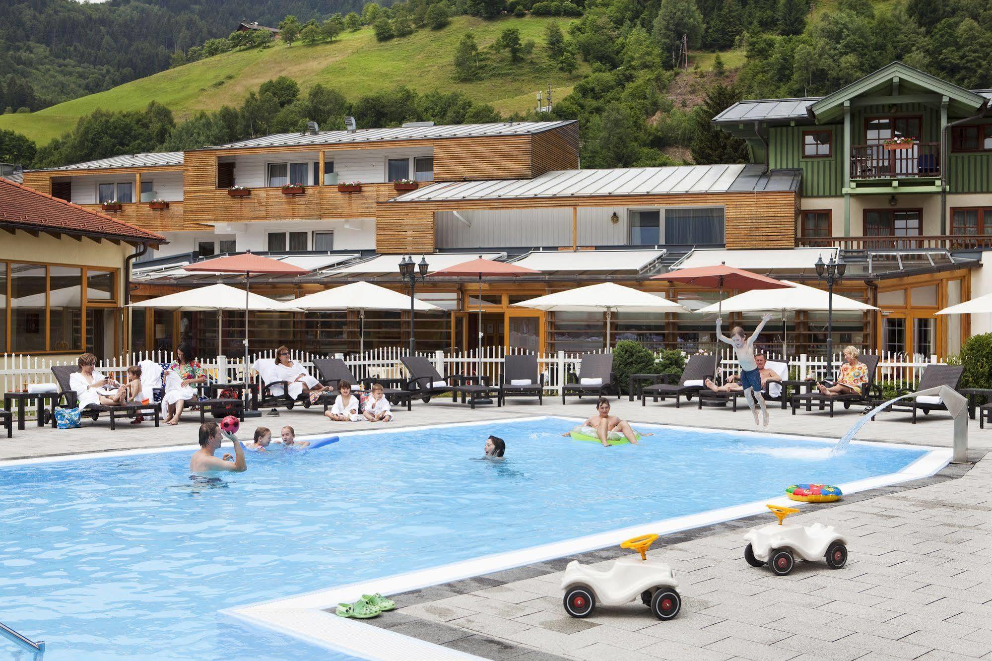 Pop-up Living Zell Am Hotel 4*